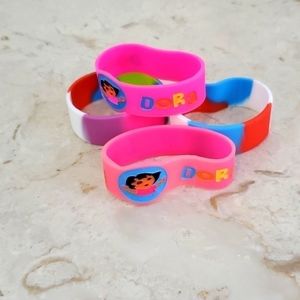 🤑 FREE whit any purchase NEW Pac of 4 Dora silicone bracelets for kids